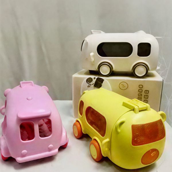 Imported Bus-Shaped Water Bottle for School Kids (500ml) – BPA-Free Sipper with Straw, Safety Lock, and Adjustable Strap – Pink/Blue/YellowS